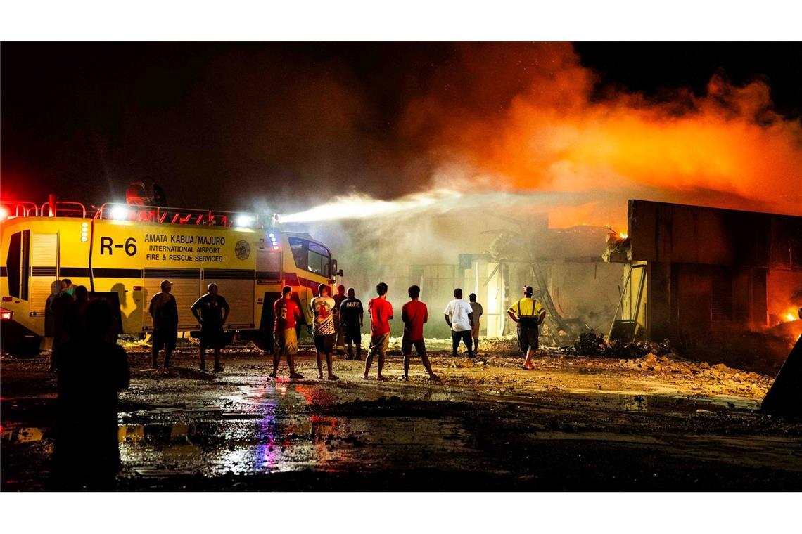 Verheerendes Feuer zerstört Parlament der Marshallinseln Die schlecht ausgerüstete Feuerwehr kam nicht gegen die Flammen an.