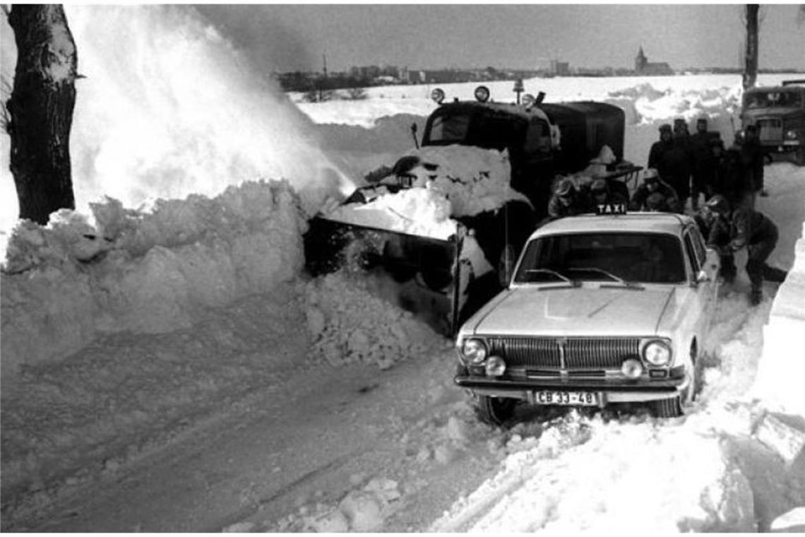 Die Schneefahrzeuge sind im Dauereinsatz.