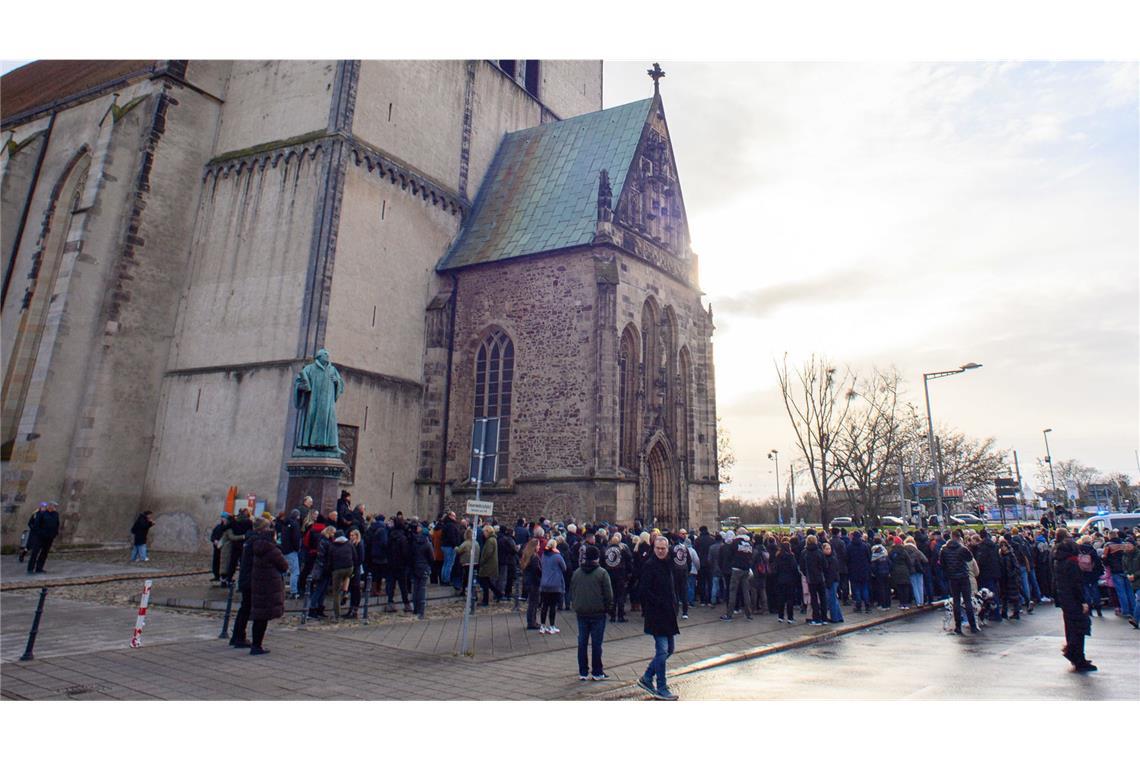 Trauer, Entsetzen und viele offene Fragen Die Schock bei den Menschen in der Stadt ist groß.
