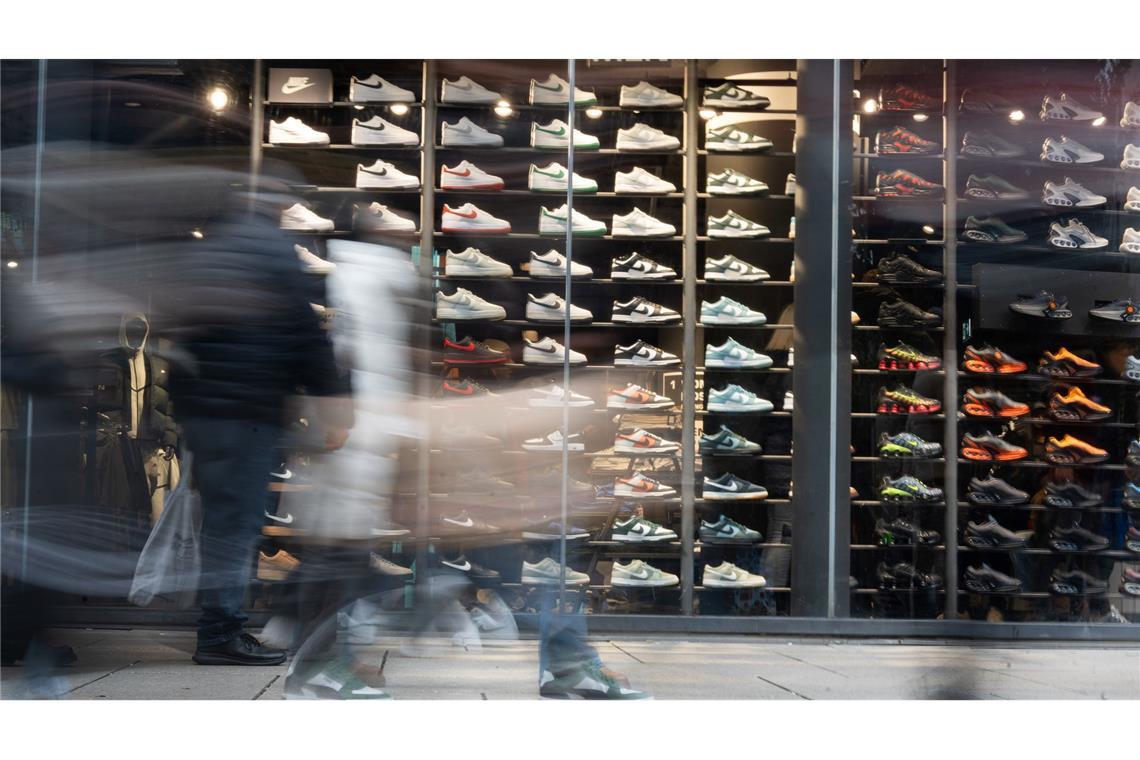 Kunden haben "weniger Lust auf den Schuhkauf" Die Schuhhändler in Deutschland haben 2024 weniger Geschäft gemacht. (Archivbild)
