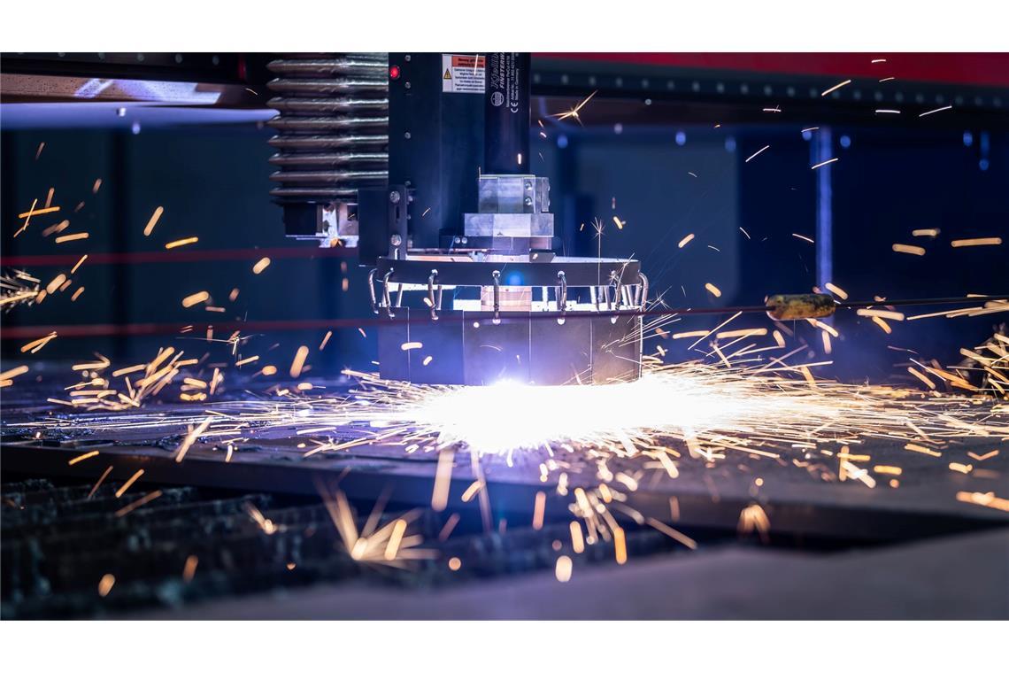 Industrieproduktion sinkt unerwartet stark Die schwache Autoindustrie belastet die Konjunktur.