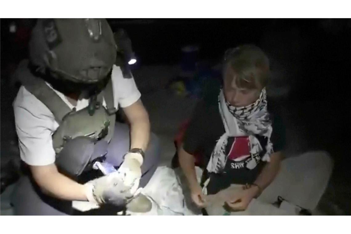 Kein Durchkommen: Israel stoppt Gaza-Hilfsflotte Die schwedische Aktivistin Greta Thunberg war eine der ersten Teilnehmerinne der Global Sumud Flotilla, die von israelischen Soldaten auf See festgenommen wurde.