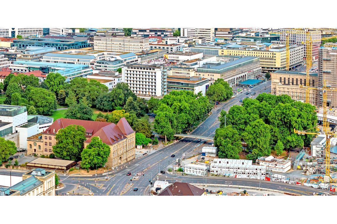 Der Arnulf-Klett-Platz soll autofrei werden Die sechsspurige Schneise der Schillerstraße vom Gebhard-Müller-Platz entlang des Hauptbahnhofs soll wegfallen, der Arnulf-Klett-Platz autofrei werden.