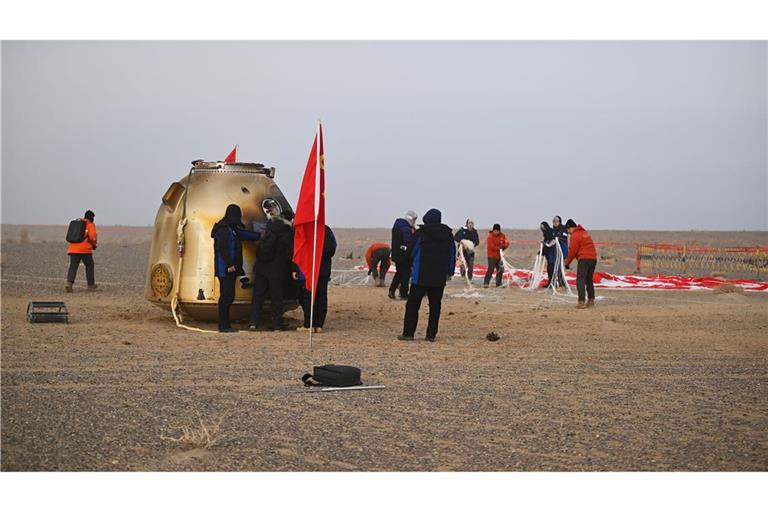 Die "Shenzhou 20" musste wegen eines Schadens länger als geplant im All bleiben.