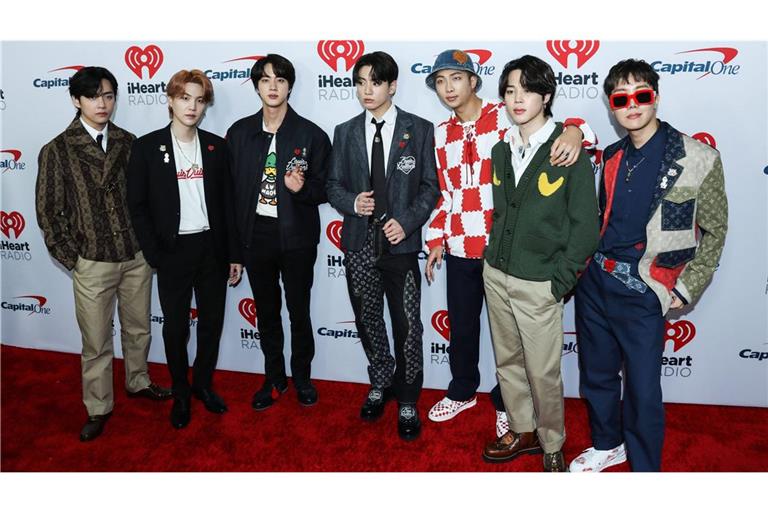 Die sieben Mitglieder von BTS sind nun wieder vereint (Bild von 2021).