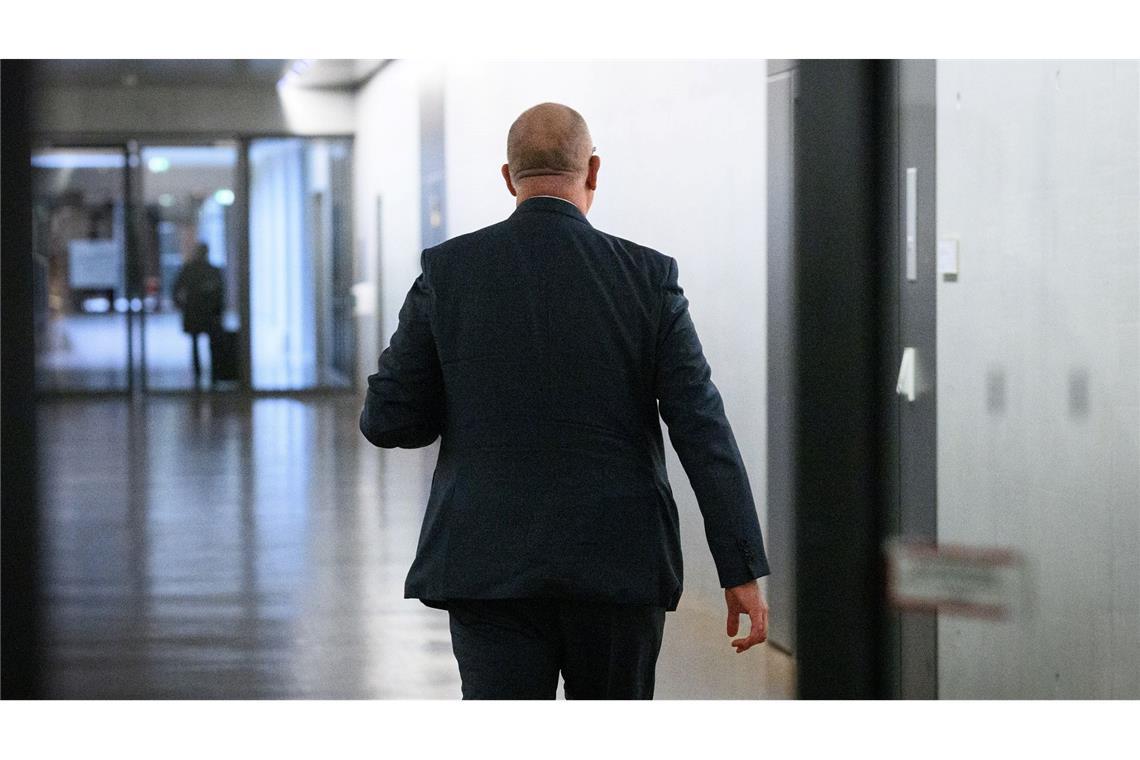 Kontrollgremium: Corona-Untersuchung öffentlich machen Die Sitzungen des Parlamentarischen Kontrollgremiums sind grundsätzlich geheim. Nur einmal im Jahr befragen die Abgeordneten das Spitzenpersonal der Nachrichtendienste in einer öffentlichen Sitzung.