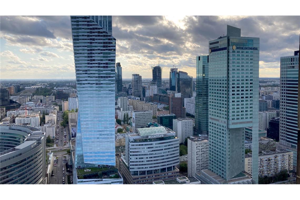 Die Skyline der polnischen Hauptstadt Warschau -  Polen hat in den vergangenen 20 Jahren einen enormen wirtschaftlichen Aufschwung verbucht. (Archivbild)