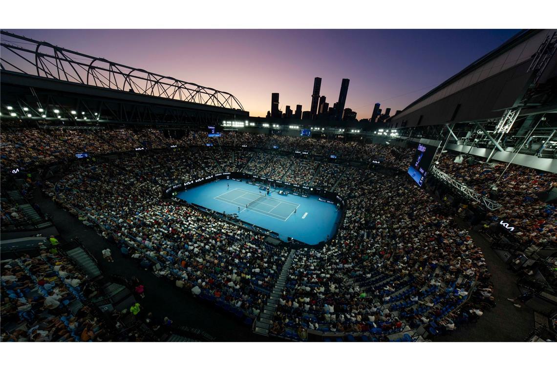 Bilder des Tages Die Sonne geht bei den Australian Open über der Rod Laver Arena unter.