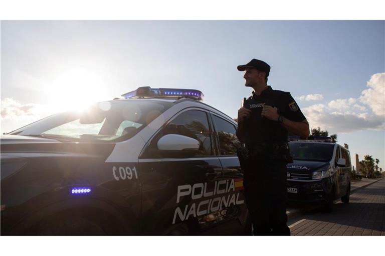 Die spanische Polizei hat Mordermittlungen aufgenommen, nachdem an Händen und Füßen gefesselte Ertrunkene in den Gewässern rund um Mallorca und Nachbarinseln gefunden wurden.