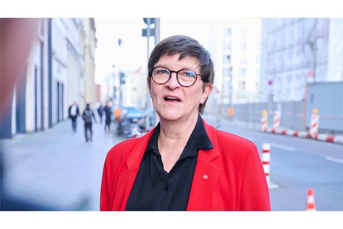 Union und SPD: Fortschritt bei Finanzen - aber "viel zu tun" Die SPD-Chefin erwartet eine Einigung frühestens nächste Woche.
