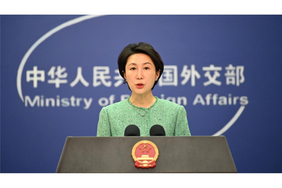 Baerbock nach Peking: Ukraine, Russland und Zölle im Zentrum Die Sprecherin des chinesischen Außenministeriums, Mao Ning, äußert sich beim täglichen Briefing auch zu Fragen um den Fall der beschädigten Unterwasserkabel in der Ostsee möglicherweise durch einen chinesischen Frachter. Das Thema dürfte auch beim Besuch der deutschen Außenministerin Annalena Baerbock (Grüne) in Peking am Montag eine Rolle spielen.