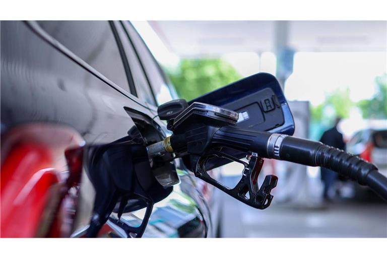 Die Spritpreise sanken zuletzt wieder leicht. (Symbolfoto)