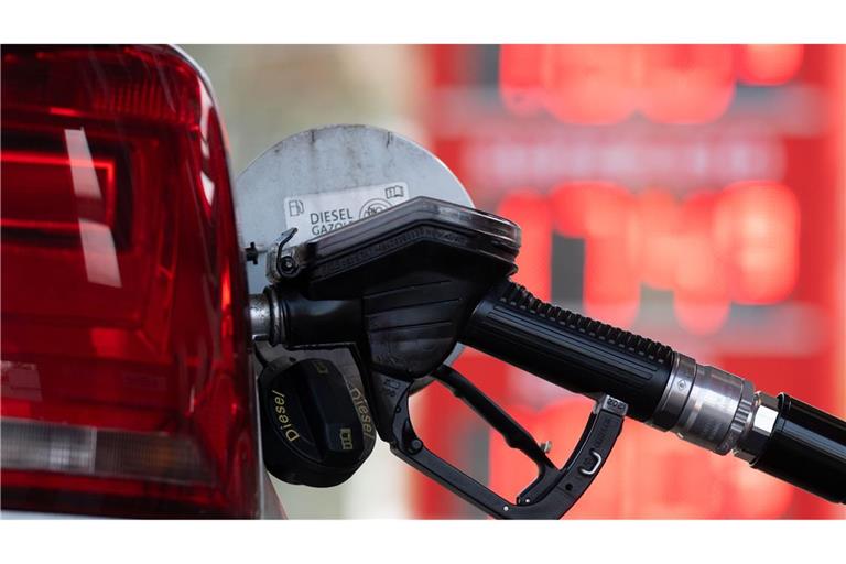 Die Spritpreise sind deutlich gesunken.