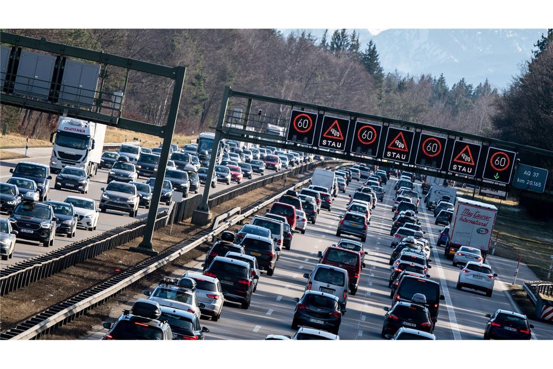 Die Spritpreise sind gestiegen - fahren die Deutschen weniger?