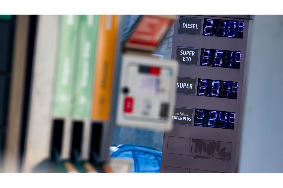 Die Spritpreise sind in den vergangenen Tagen drastisch gestiegen (Symbolbild).