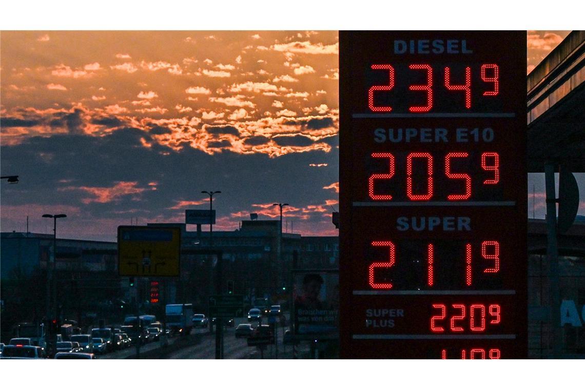 Sprit, Börse, Gold – Iran-Krieg verschärft Geldsorgen