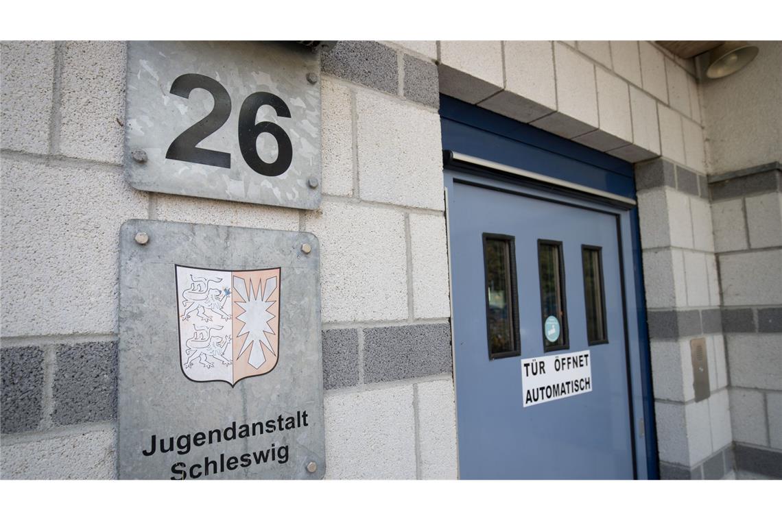Hatten Mitarbeiterinnen Verhältnis mit Häftling? Die Staatsanwaltschaft ermittelt gegen zwei Mitarbeiterinnen der Jugendanstalt Schleswig. (Archivbild)