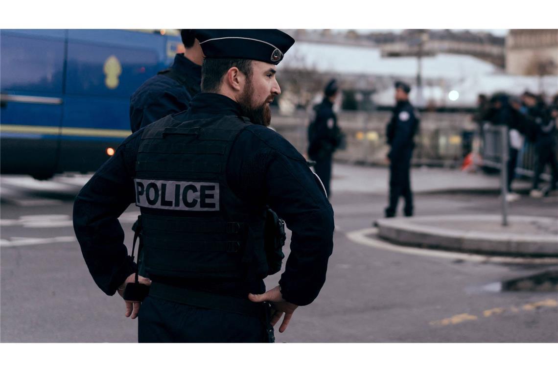 Streit zwischen Banden: Jugendlicher vor einer Schule getötet Die Staatsanwaltschaft ermittelt wegen Mordes. (Symbolbild)