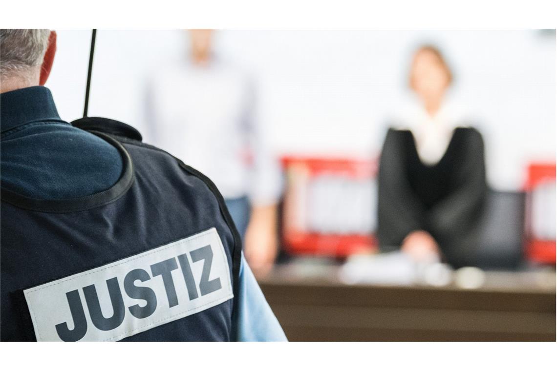 Mord an Ukrainerinnen in Baden-Württemberg: Lebenslang für Ehepaar rechtskräftig Die Staatsanwaltschaft Mannheim hat ein Ehepaar aus Sandhausen wegen Mordes angeklagt (Symbolbild).