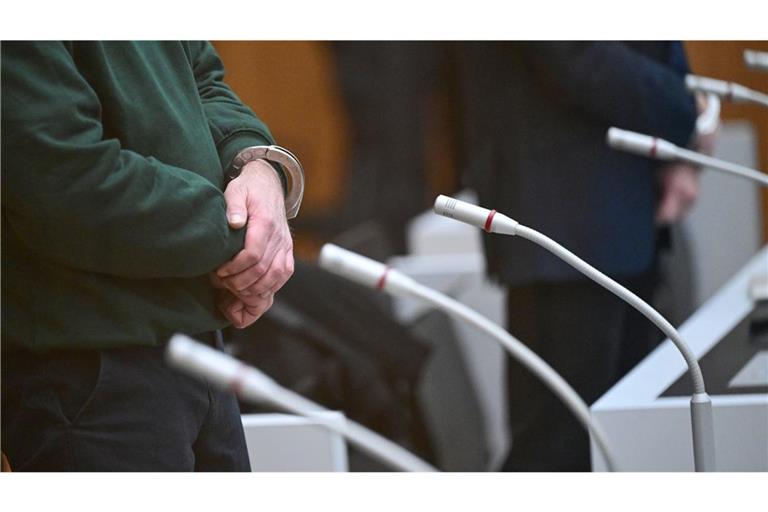 Die Staatsanwaltschaft wirft dem 78-Jährigen versuchten Totschlag vor (Symbolbild).