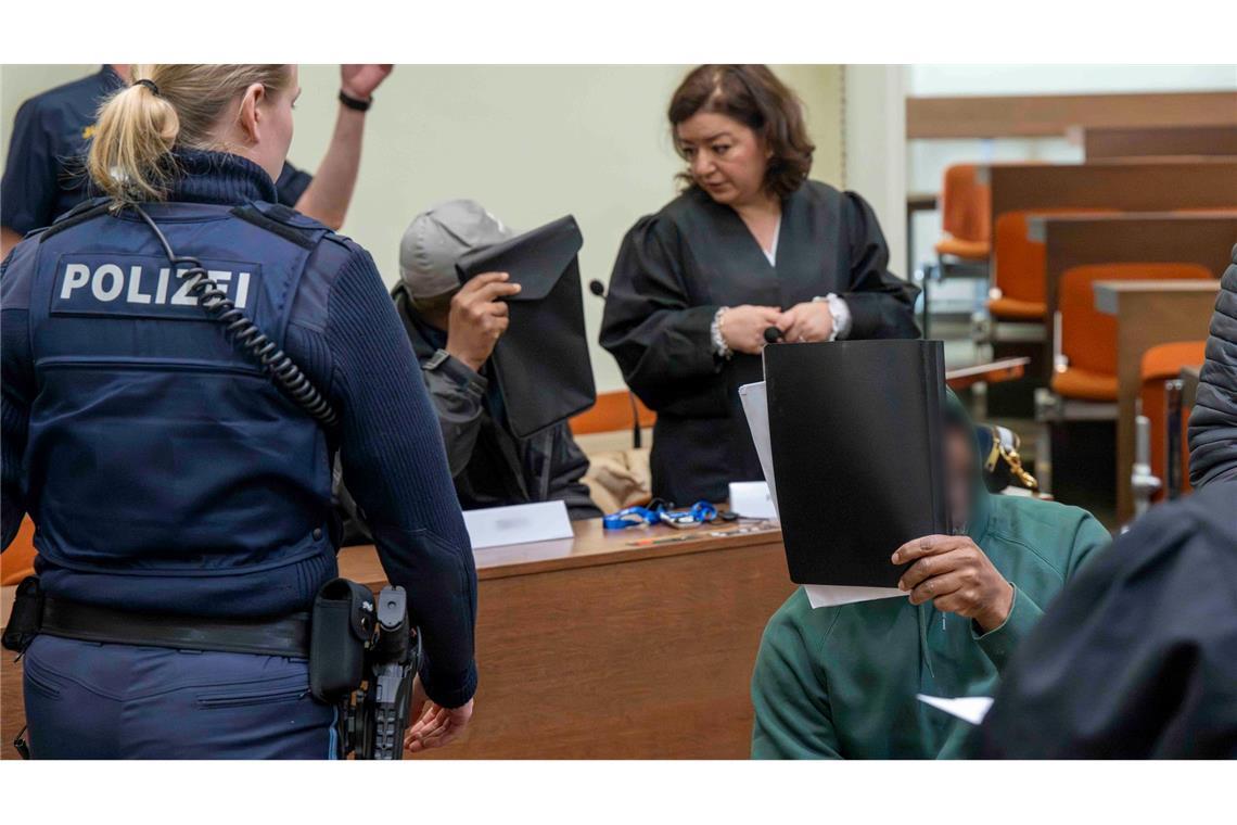 Masche "Love Scamming": Prozess gegen nigerianische Mafia Die Staatsanwaltschaft wirft den Angeklagten die Bildung krimineller Vereinigungen vor.