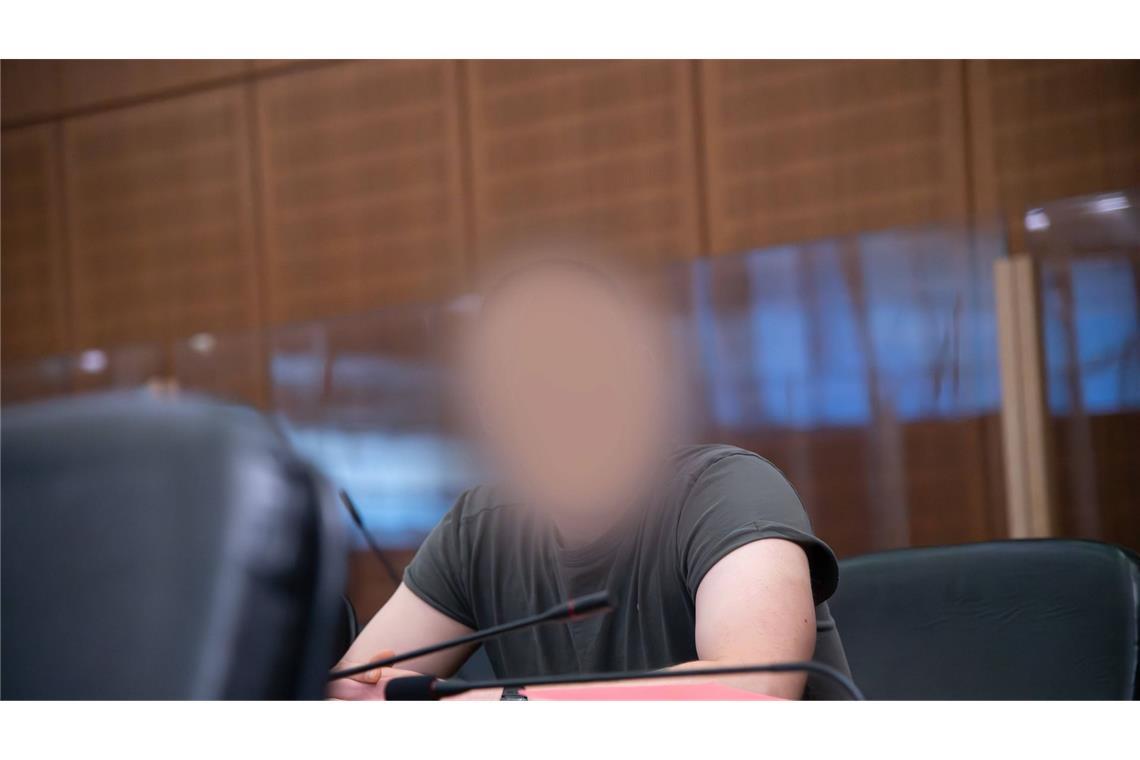 Ex-Polizist vor Gericht: Mord oder fahrlässige Tötung? Die Staatsanwaltschaft wirft einem ehemaligen Bundespolizisten vor, im Mai 2024 seine Freundin in Weilrod mit seiner Dienstpistole erschossen zu haben.