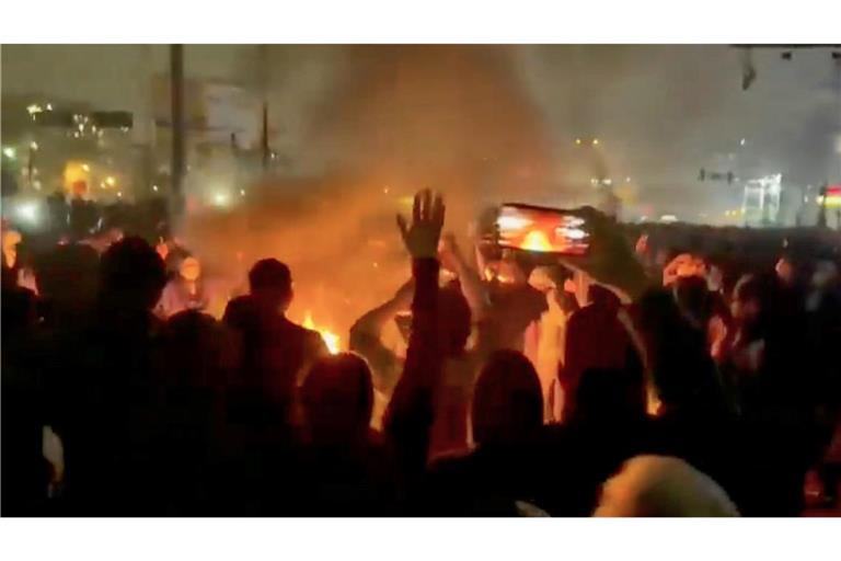 Die Staatsmacht reagiert mit aller Härte auf die Proteste.