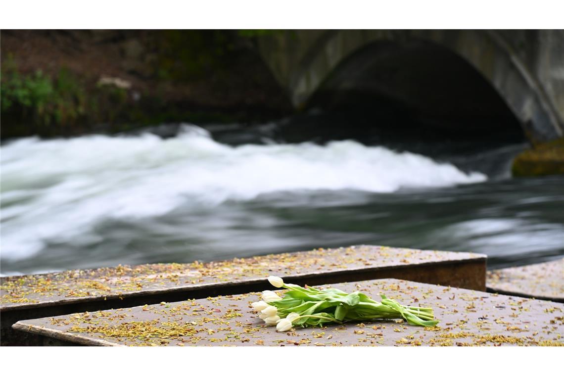 Nach Tod einer Surferin: Wasser am Eisbach wird abgesenkt Die Stadt München veranlasst nach dem Tod der Surferin die Absenkung des Wasserspiegels des Eisbachs.
