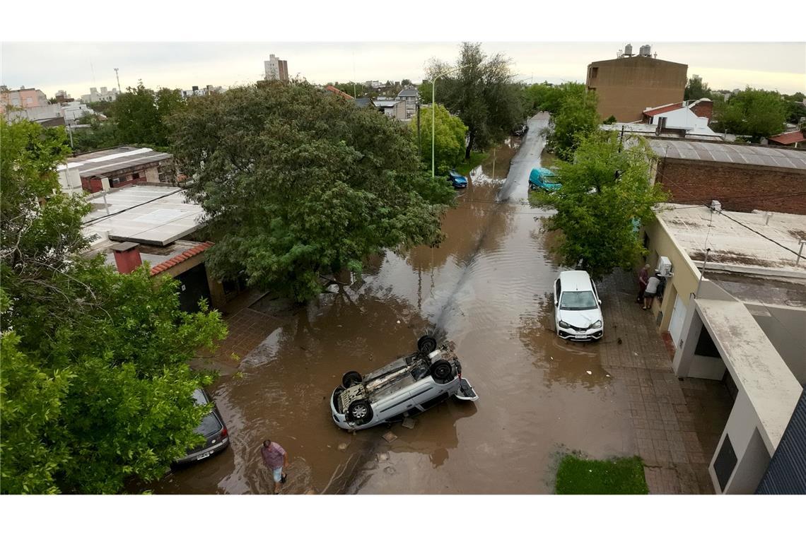 Zwölf Tote: Argentinische Stadt nach Unwetter "zerstört" Die Stadt steht größtenteils unter Wasser.