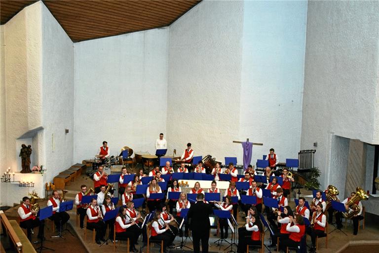 Die Stadtkapelle bekommt nach ihrem Konzert stehende Ovationen und spielt noch eine Zugabe. Foto: Elisabeth Klaper