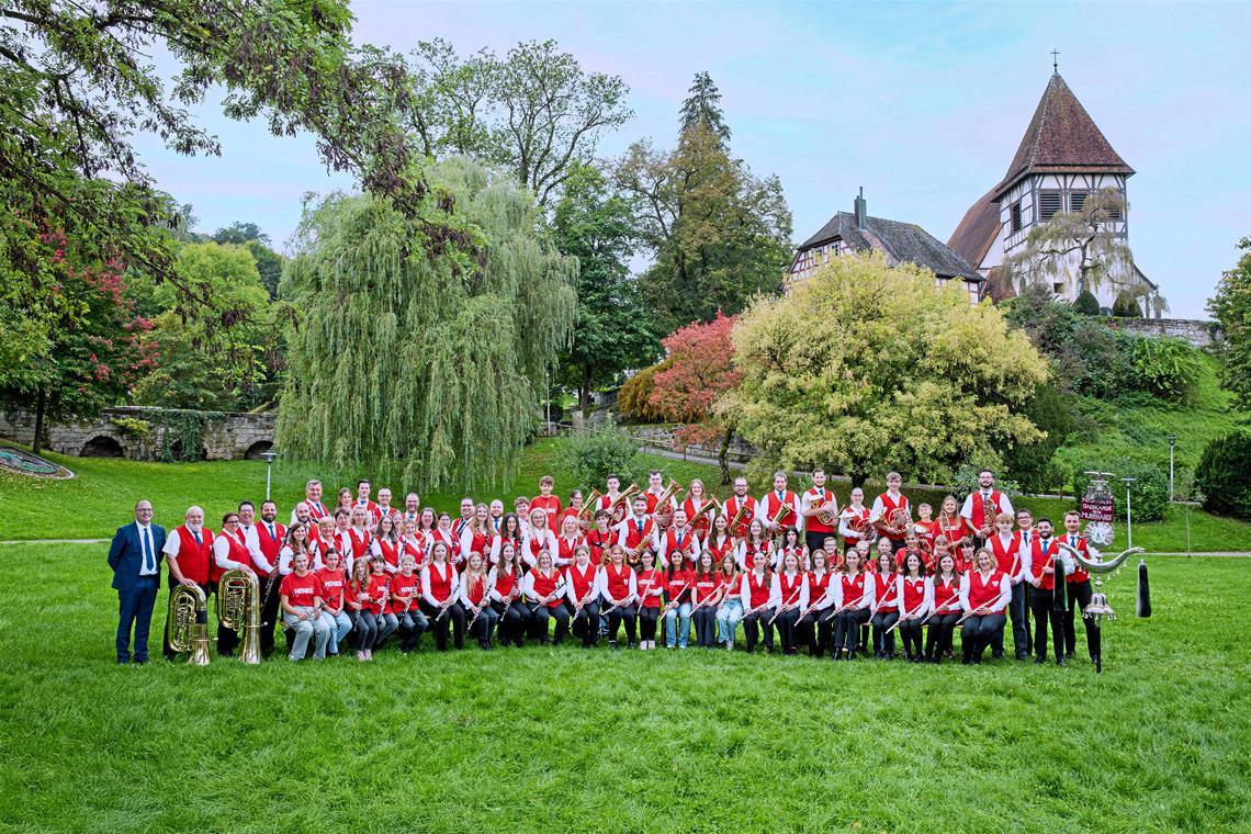 Die Stadtkapelle Murrhardt mit ihrem Dirigenten Benny Reiner. 
