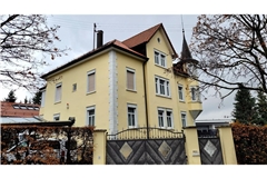 Die Stadtvilla in Pfullingen: Hier wurden der 63-Jährige und seine Frau tot gefunden.