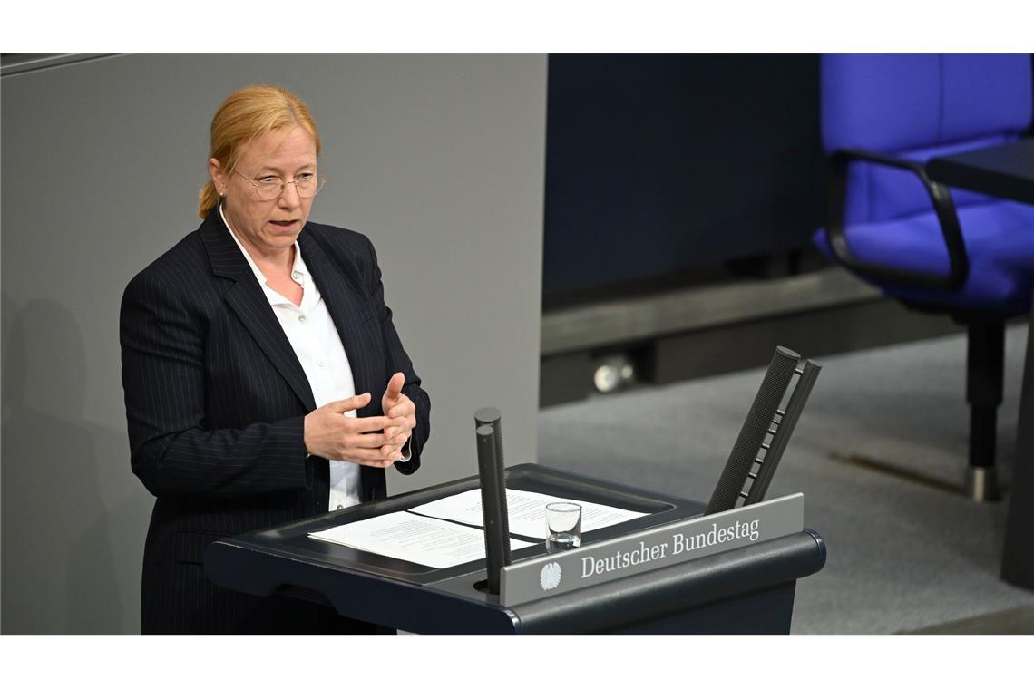 SPD kritisiert Linnemanns harten Bürgergeld-Kurs Die stellvertretende SPD-Fraktionschefin Dagmar Schmidt kritisiert den Vorstoß von CDU-Generalsekretär Carsten Linnemann für einen harten Kurs beim Bürgergeld. (Archivbild)