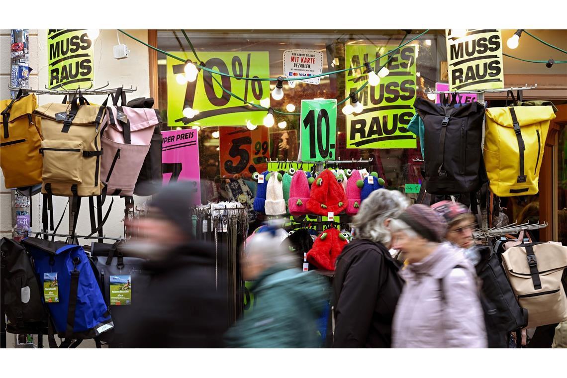 Die Stimmung der deutschen Verbraucher wird wegen des Krieges im Iran und seiner Folgen immer schlechter (Symbolbild).
