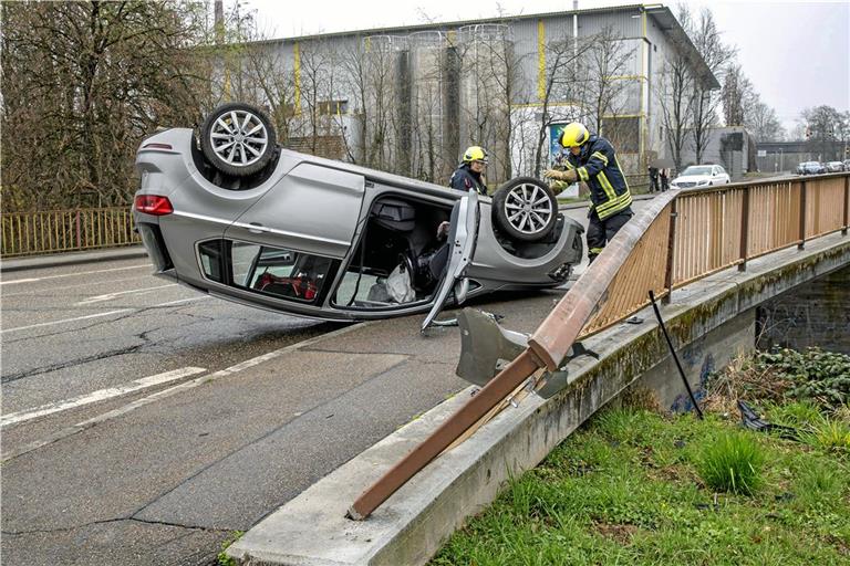 Die Straße musste zeitweise komplett gesperrt werden. Foto: 7aktuell.de/Kevin Lermer