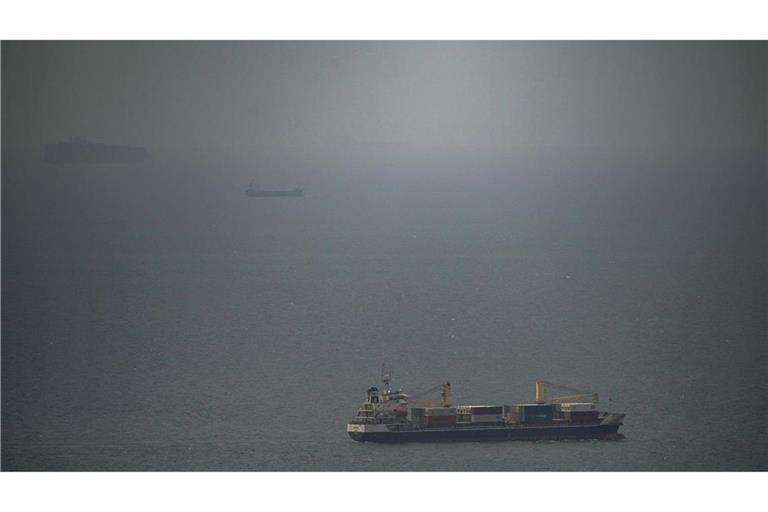 Die Straße von Hormus bleibt blockiert.