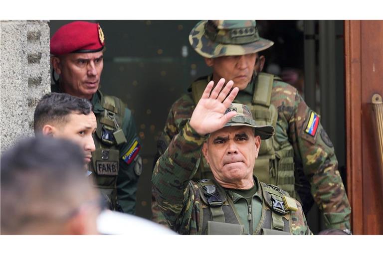 Die Streitkräfte stärken Vizepräsidentin Rodríguez den Rücken.