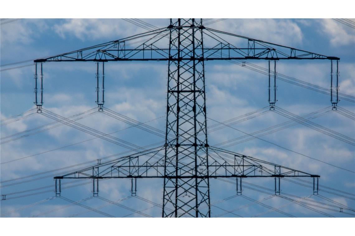 Die Stromkosten in Deutschland sind laut DIHK doppelt hoch wie in Frankreich (Archivbild)