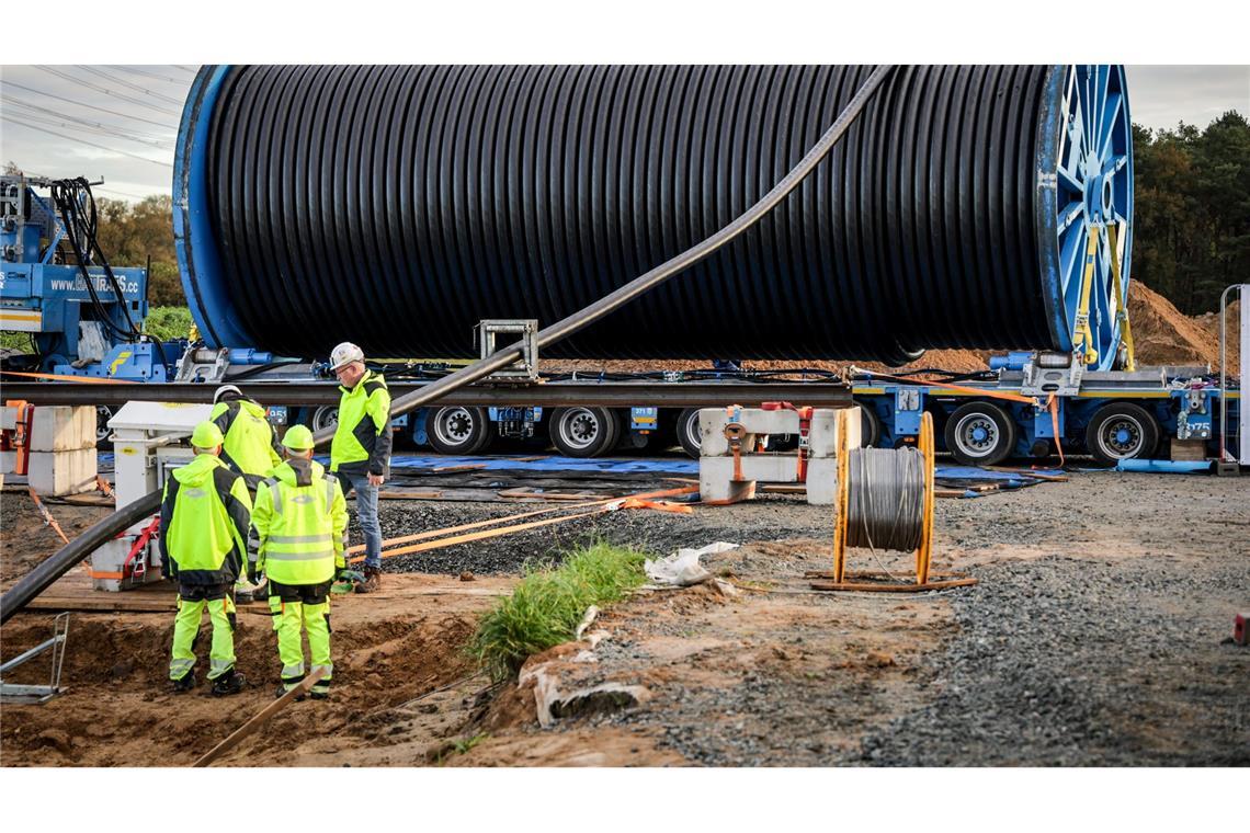 Die Stromtrasse Suedlink soll Strom aus Erneuerbaren Energien von Norddeutschland in den Süden transportieren. (Archivbild)