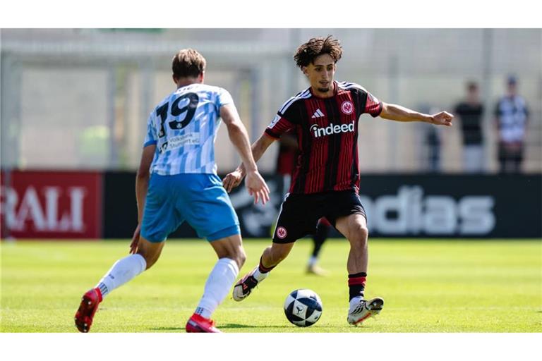 Die Stuttgarter Kickers mit Nico Fundel (li.) haben bereits bei Eintracht Frankfurt II und Atilla Ziga gespielt&nbsp;– und mit 3:2 gewonnen.