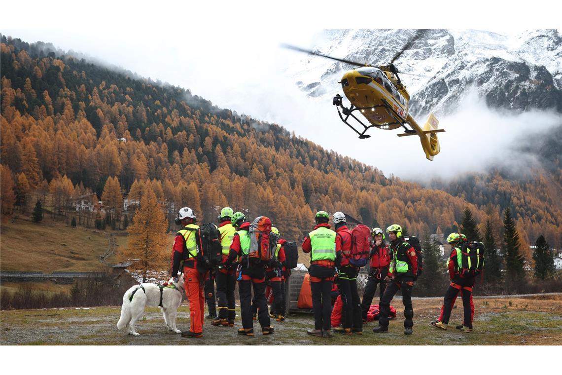 Die Suche nach den Vermissten ging am Sonntagmorgen weiter.