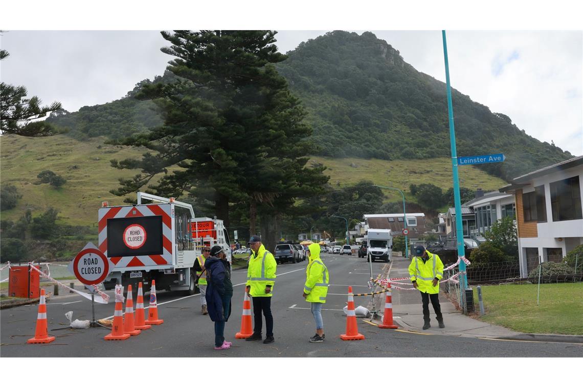 Die Suche nach den Vermissten soll auch in der Nacht fortgesetzt werden.