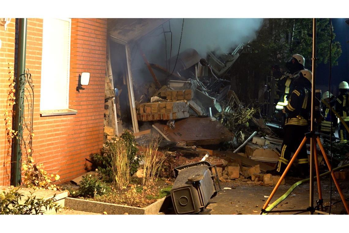 Ein Vermisster und Verletzte nach Detonation in Reihenhaus