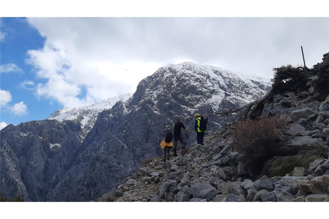 Familie stellt Suche nach Johann W. vorerst ein und fliegt zurück Die Suche nach Johann W. rund um die Samaria-Schlucht gestaltet sich schwierig.