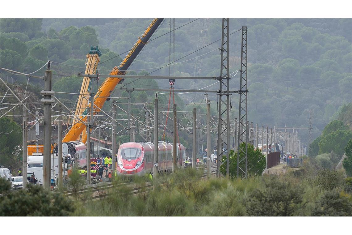 Die Suche nach Opfern wird vier Tage nach dem Unglück fortgesetzt.