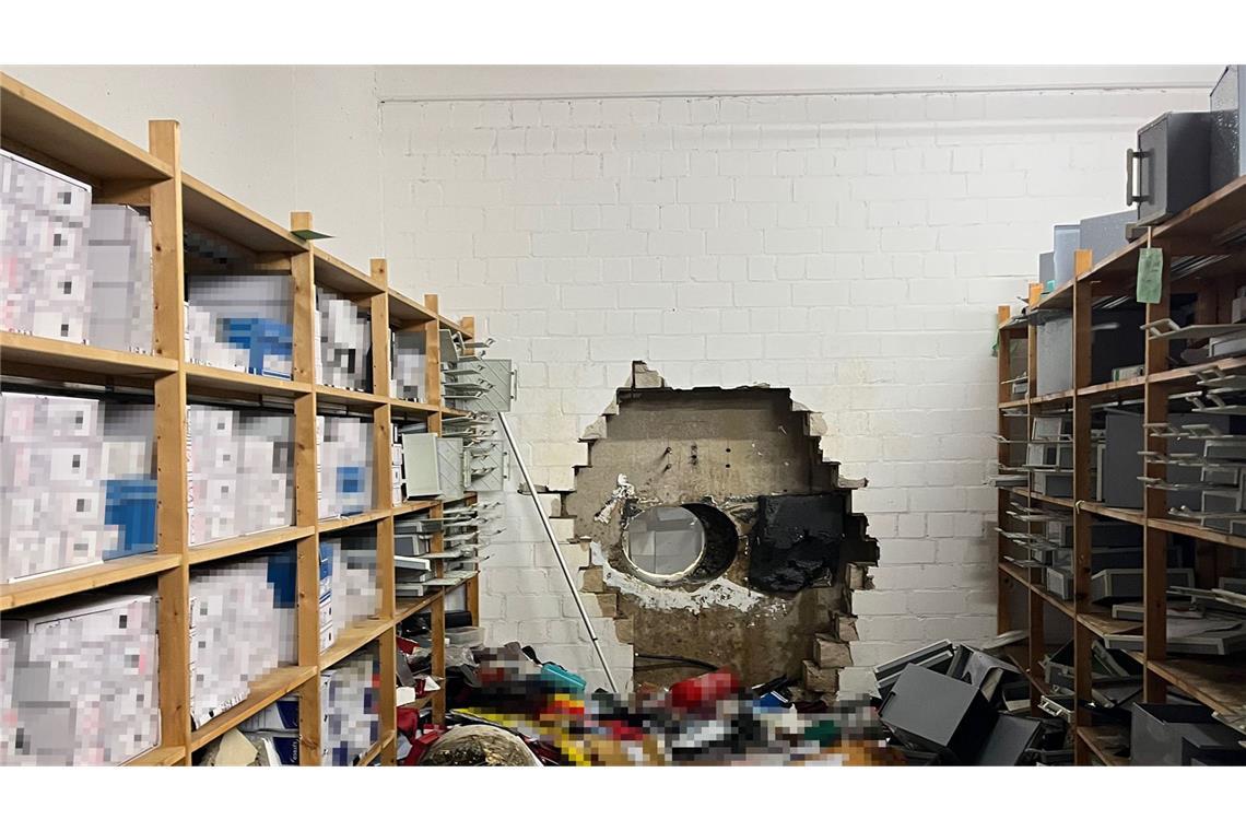 Die Täter waren bei ihrem spektakulären Coup durch ein großes Loch in den Tresorraum der Bank gelangt.