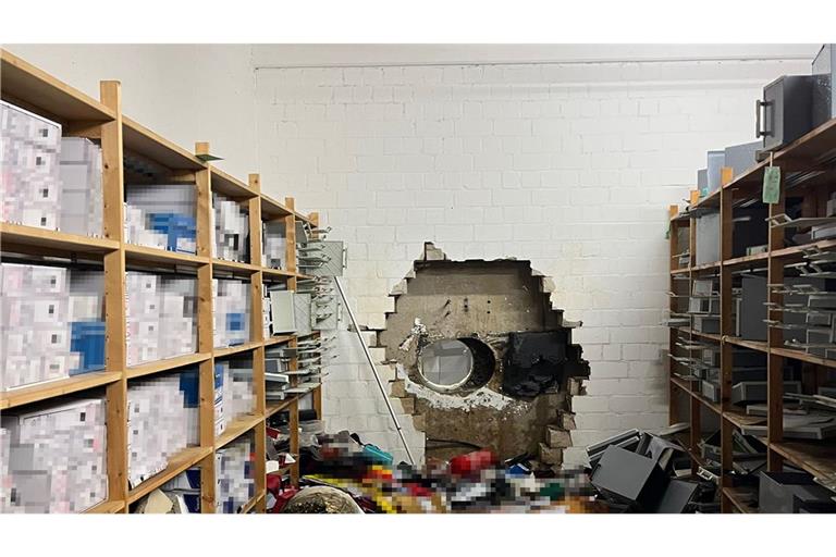 Die Täter waren bei ihrem spektakulären Coup durch ein großes Loch in den Tresorraum der Bank gelangt.