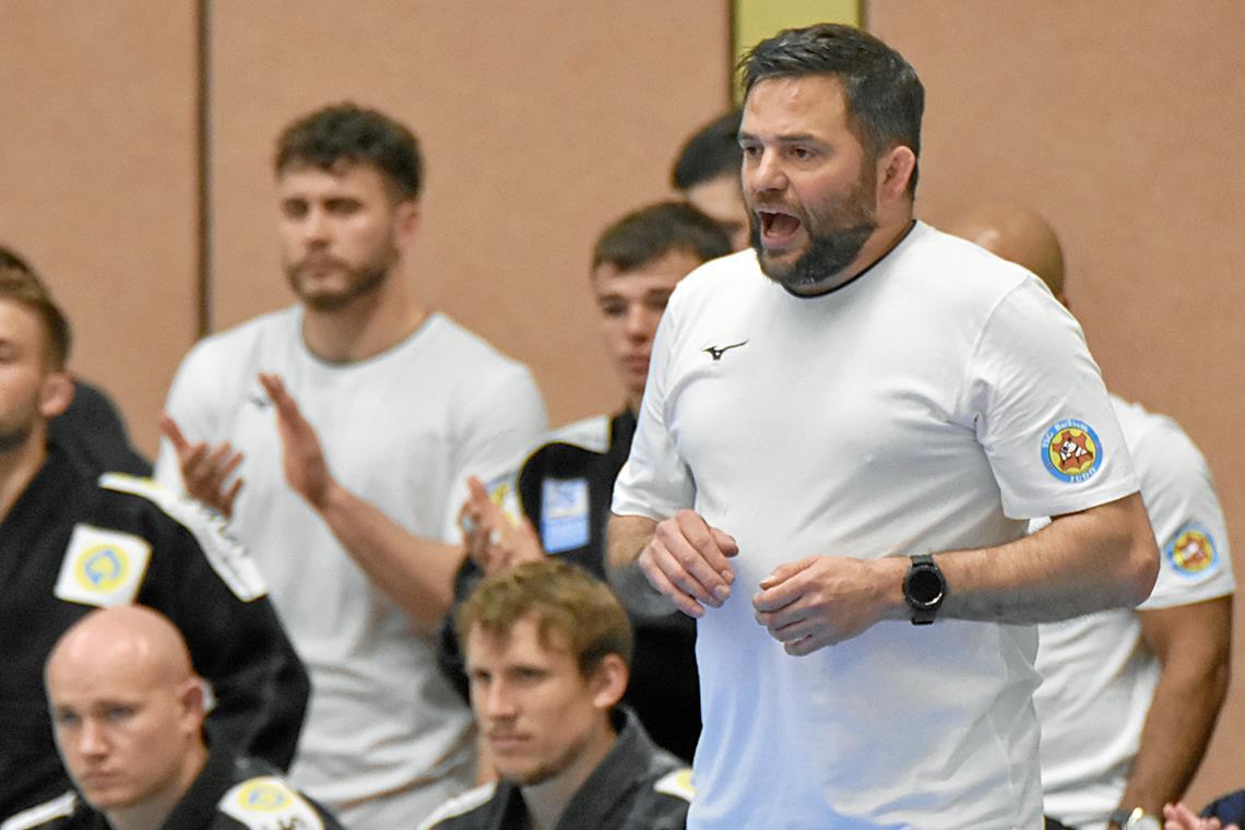 Die Tür zum Finale steht für die TSG Backnang einen Spalt offen Die taktischen Überlegungen von TSG-Trainer Jens Holderle gehen auf und Backnang gewinnt in Karlsruhe. Archivfoto: Tobias Sellmaier