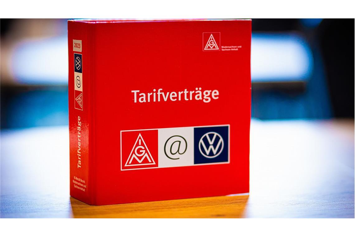 VW-Tarifrunde wird fortgesetzt – Pause bis Mittag Die Tarifverhandlungen zwischen Volkswagen und der IG Metall dauern an. (Archivbild)