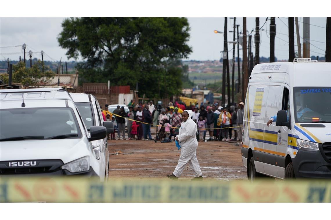 Die Tat geschah nachts im Township Bekkersdal bei Johannesburg.